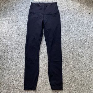 Lululemon Size 4 Wunder Under Leggings